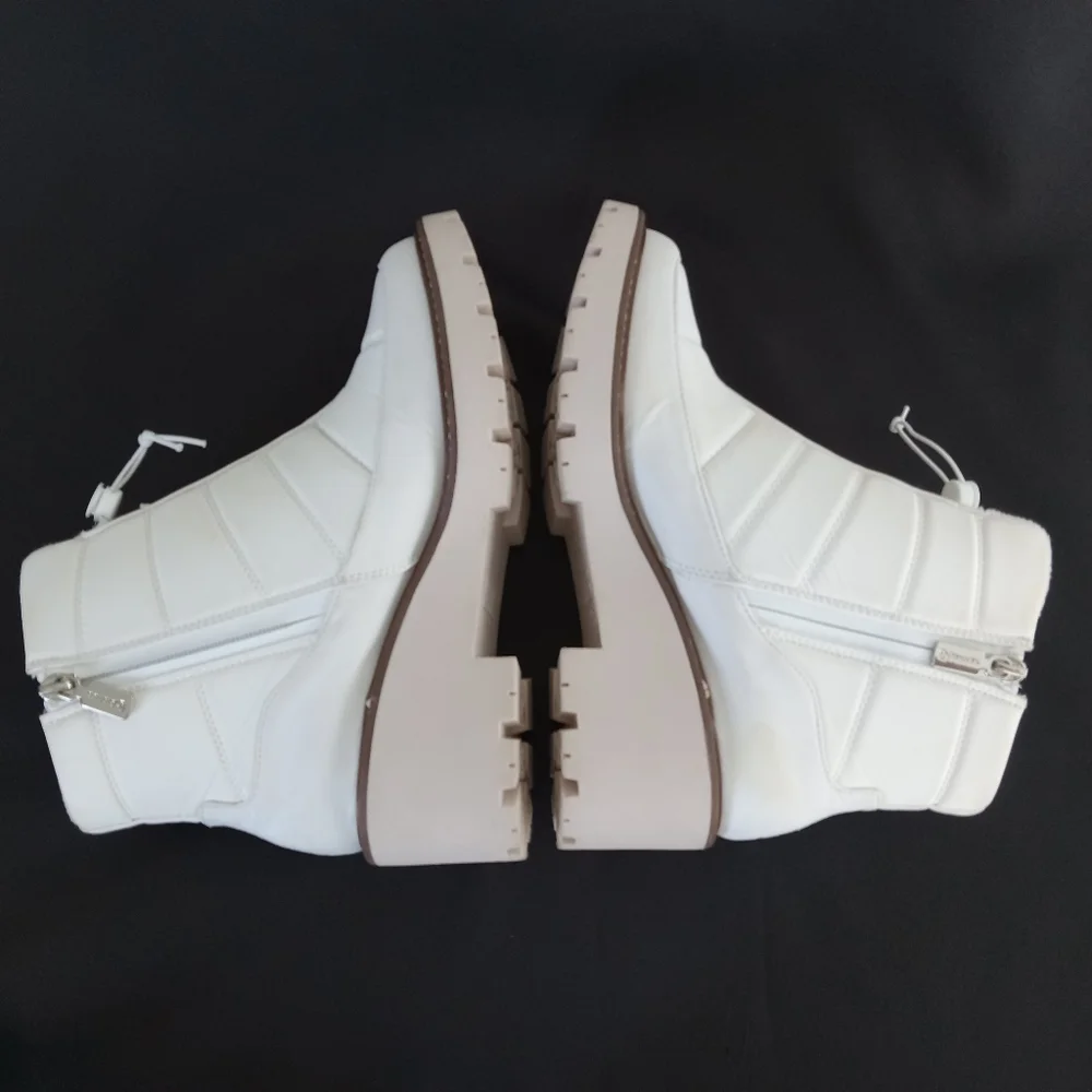 BLONDO Daisy Waterproof Lug Sole Boot In White Nylon Women's Size 8M